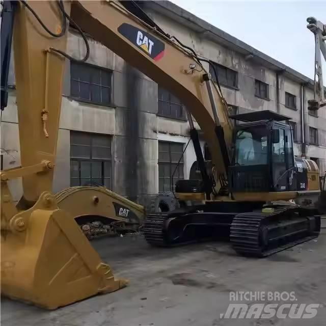 CAT 324 D حفارات زحافة