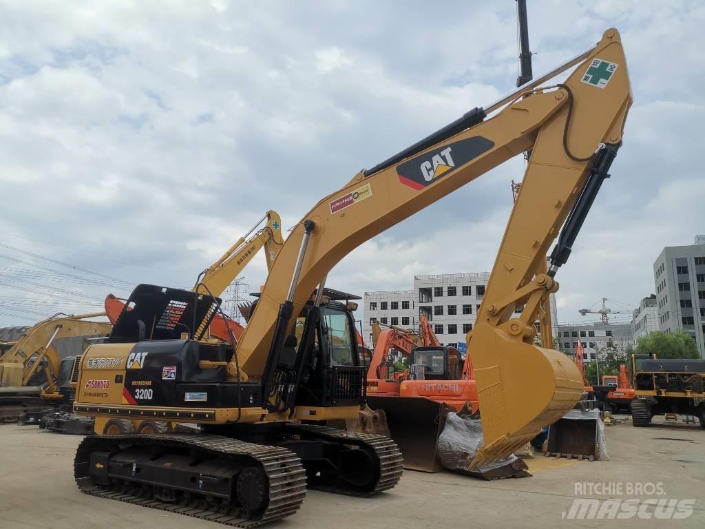 CAT 320 D حفارات زحافة