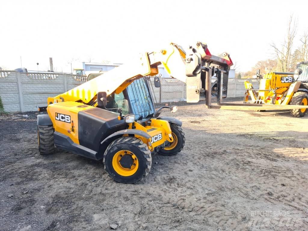 JCB 525-60 مناولات متداخلة