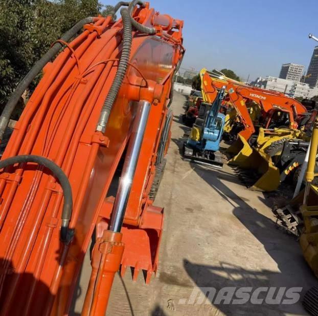 Hitachi ZX200 حفارات زحافة