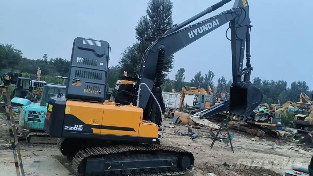 Hyundai HX220S حفارات زحافة
