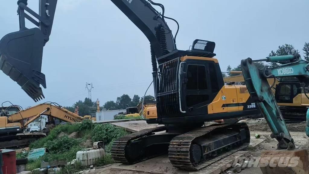 Hyundai HX220S حفارات زحافة