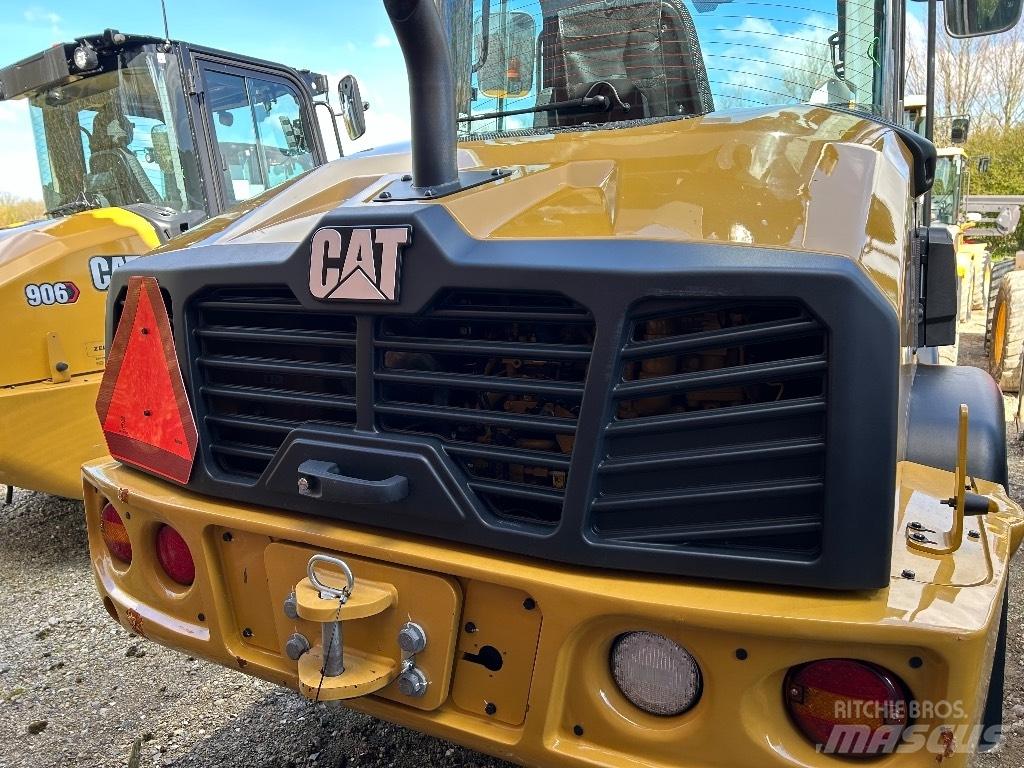 CAT 906 لوادر بعجل