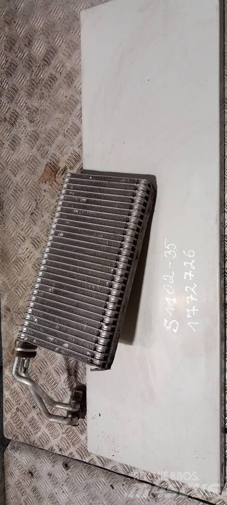 Scania R 440.   1772726 مشعات