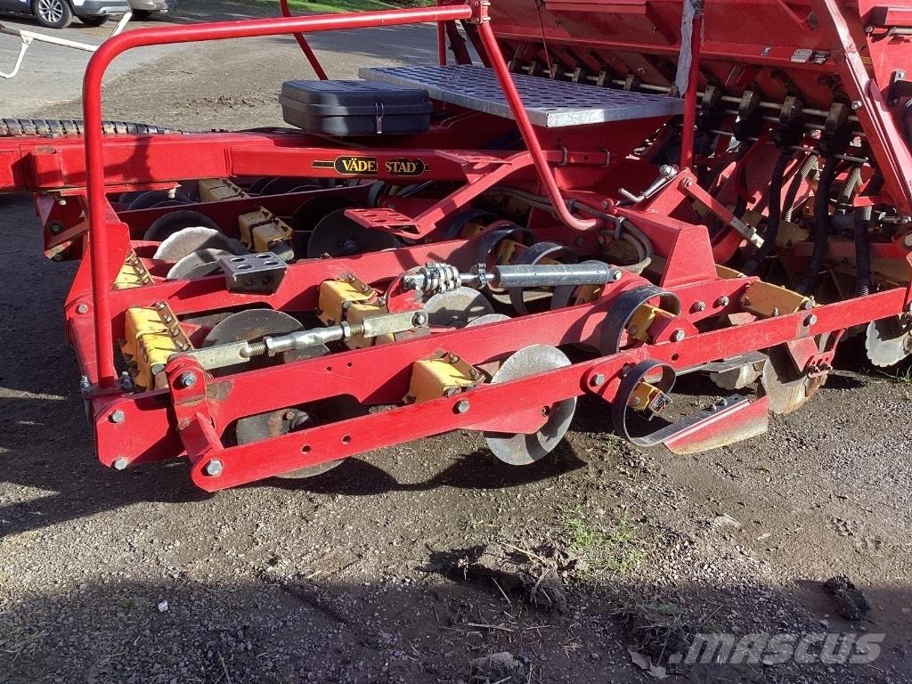 Väderstad Rapid300C مثاقيب مدمجة