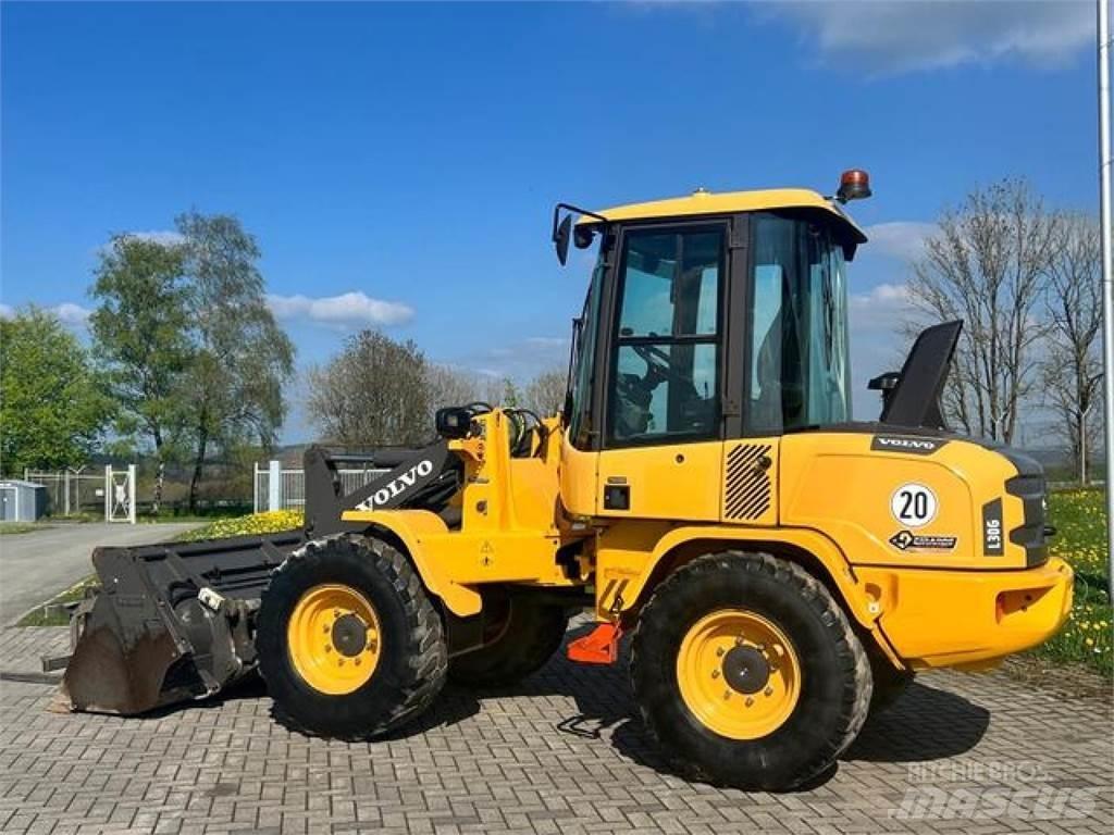 Volvo L30G لوادر بعجل