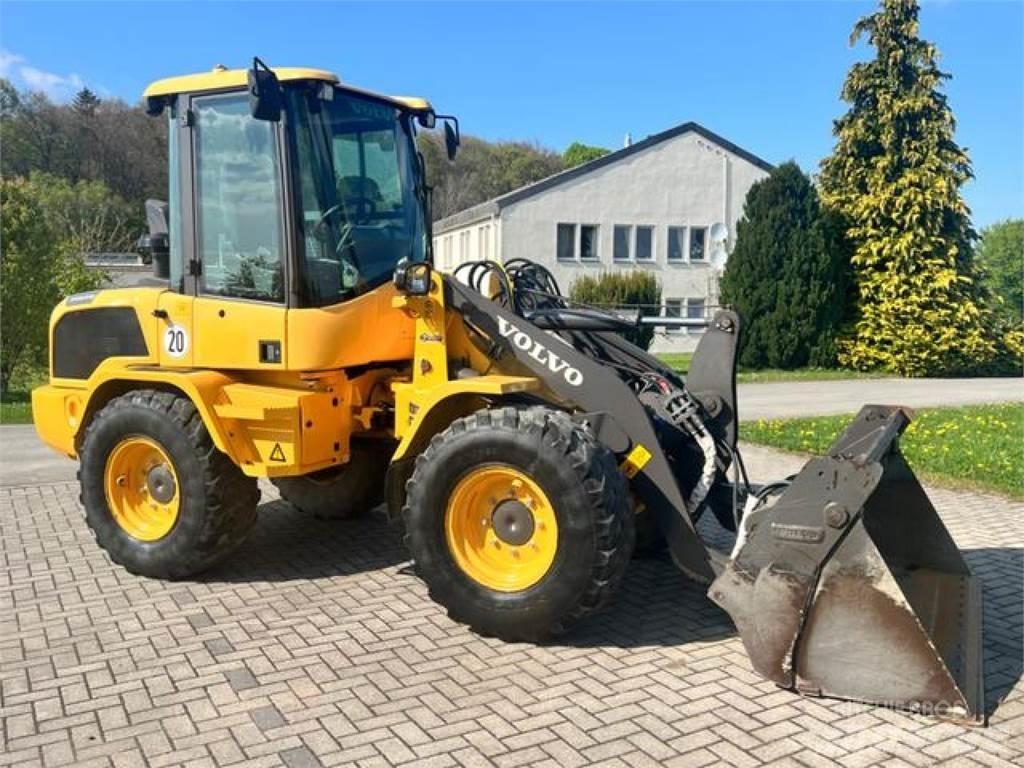Volvo L30G لوادر بعجل