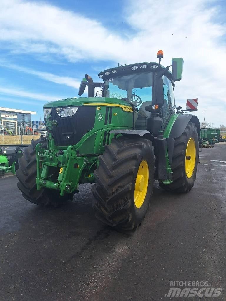 John Deere 6R250 الجرارات