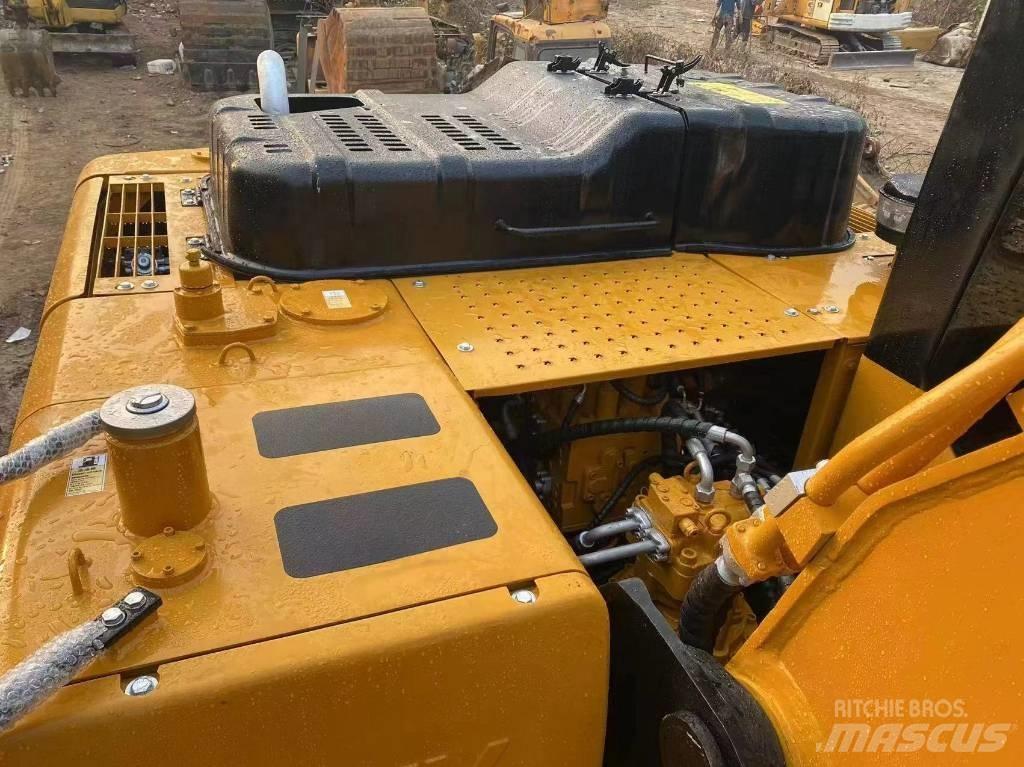 Sany SY 215 C حفارات زحافة