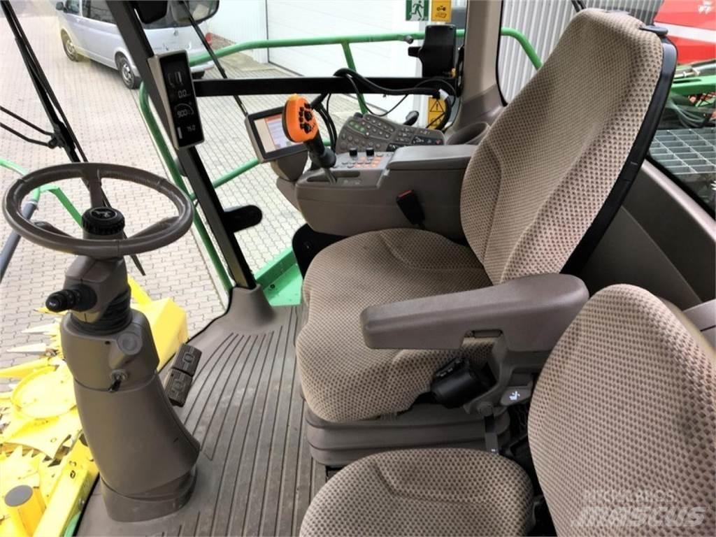 John Deere 8300i علافات ذاتية الدفع