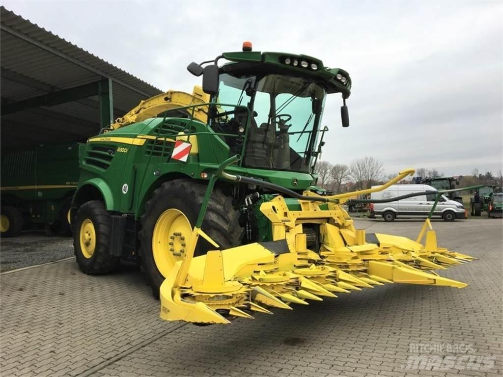 John Deere 8300i علافات ذاتية الدفع