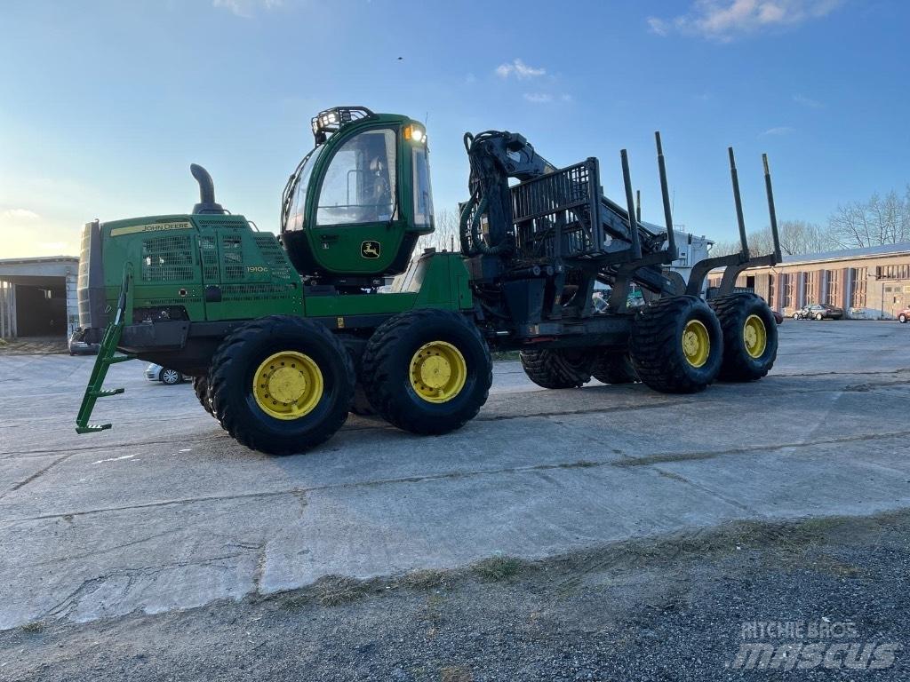 John Deere 1910G شاحنات