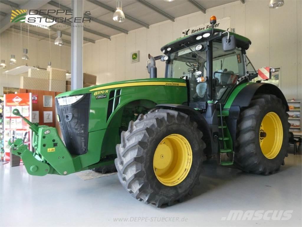 John Deere 8370R الجرارات