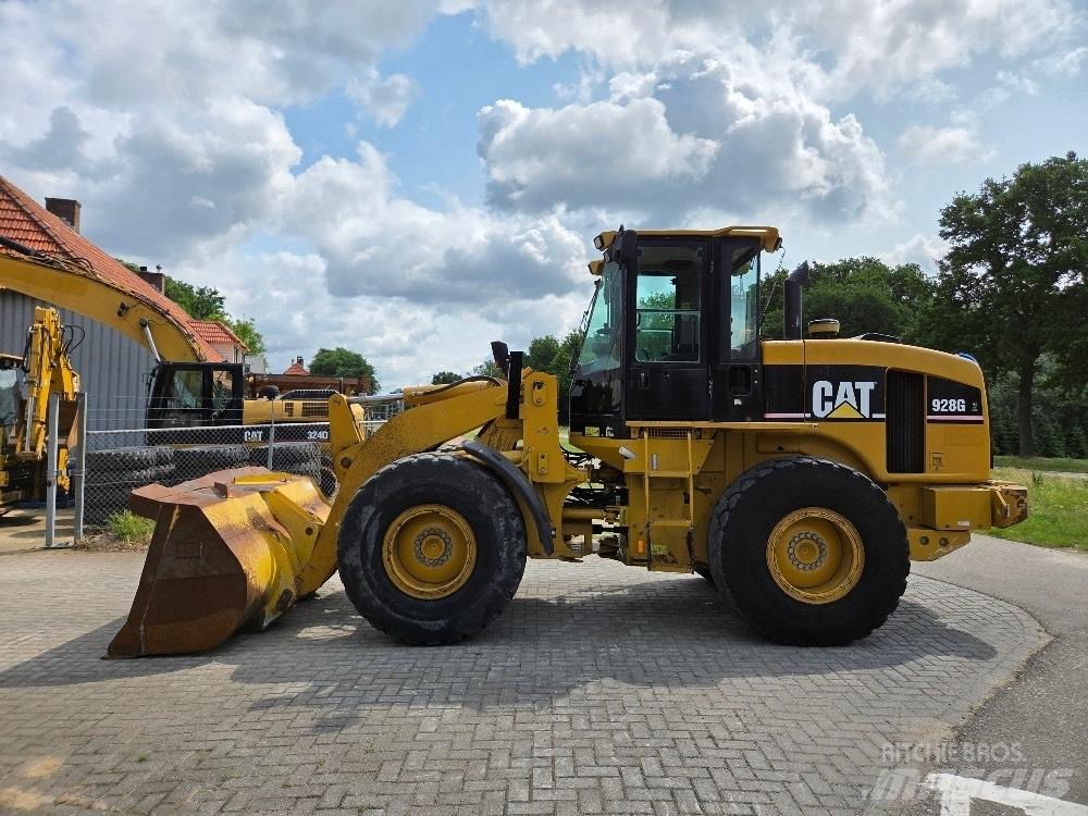 CAT 928G لوادر بعجل