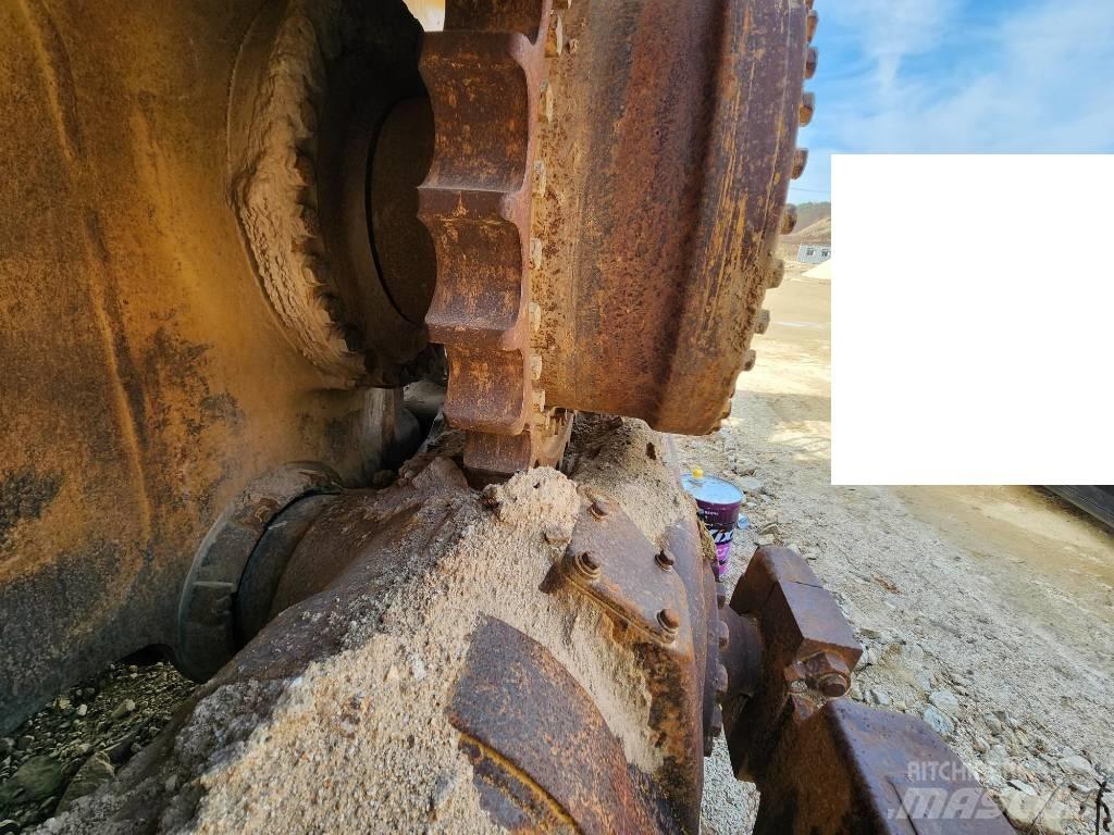 CAT D 9 N بلدوزرات مجنزرة