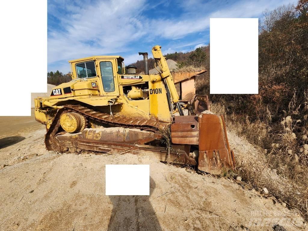CAT D 9 N بلدوزرات مجنزرة