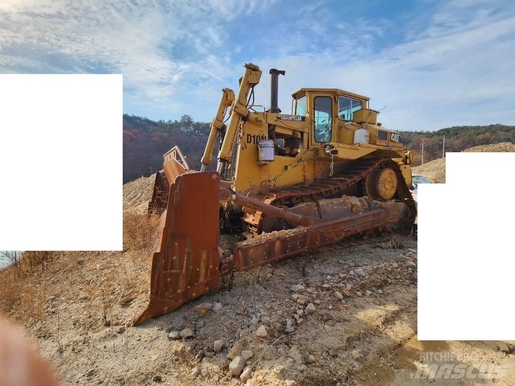 CAT D 9 N بلدوزرات مجنزرة