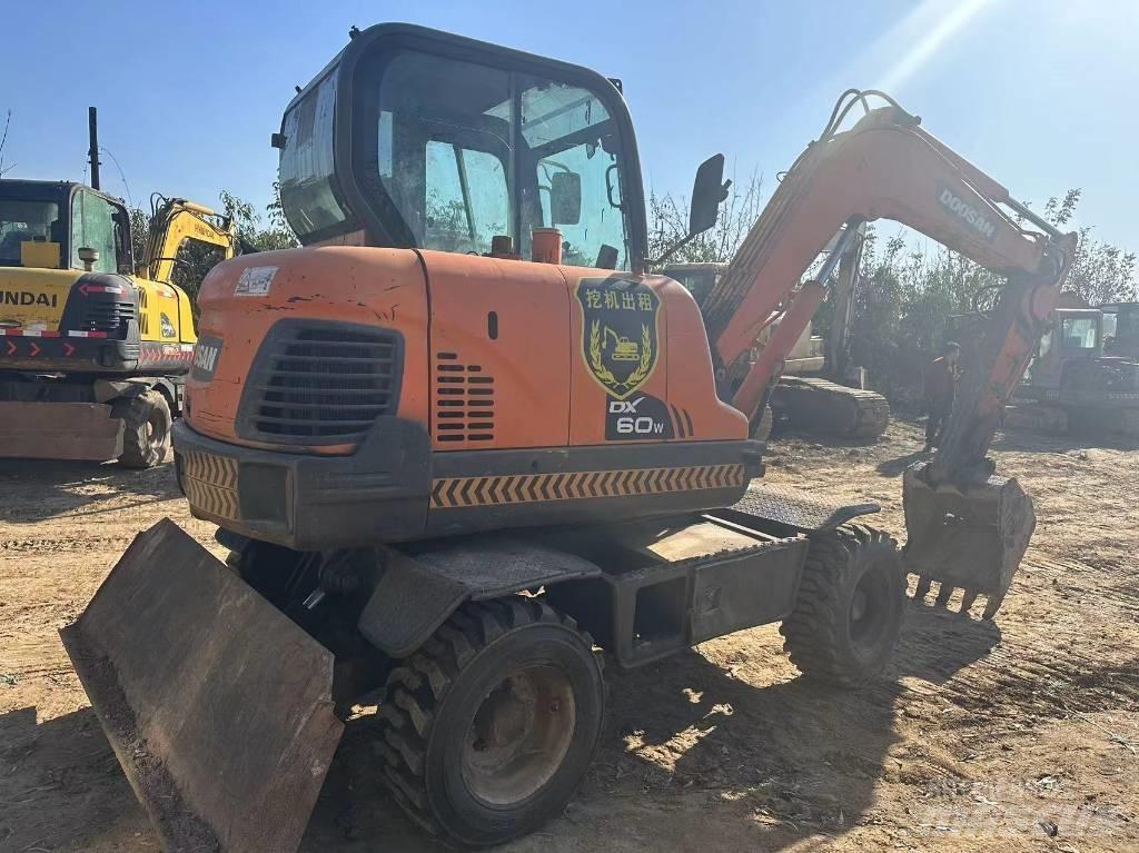 Doosan DX60W حفارات صغيرة أقل من 7 طن (حفارات صغيرة)