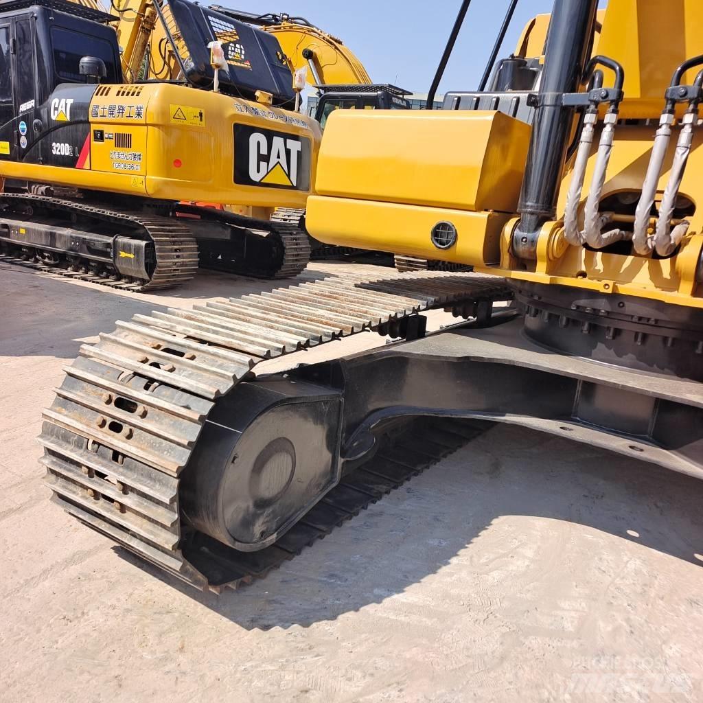 CAT 320 GC حفارات زحافة