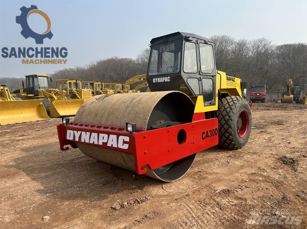 Dynapac CA 30 D مداحل أحادية الأسطوانة