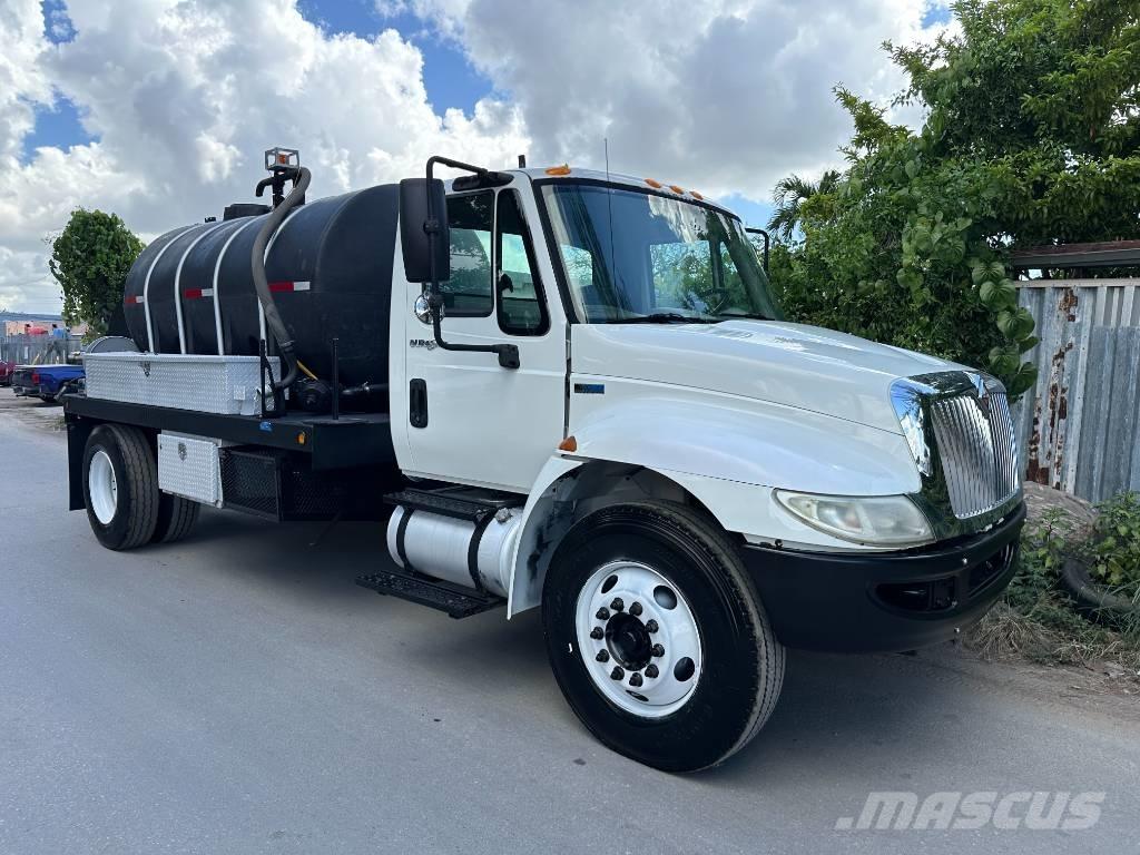 International 4300 شاحنات مزدوجة / خلخلة