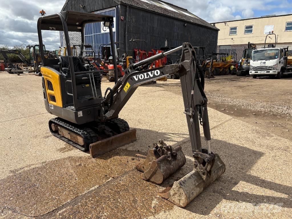 Volvo EC 15 D حفارات صغيرة أقل من 7 طن (حفارات صغيرة)