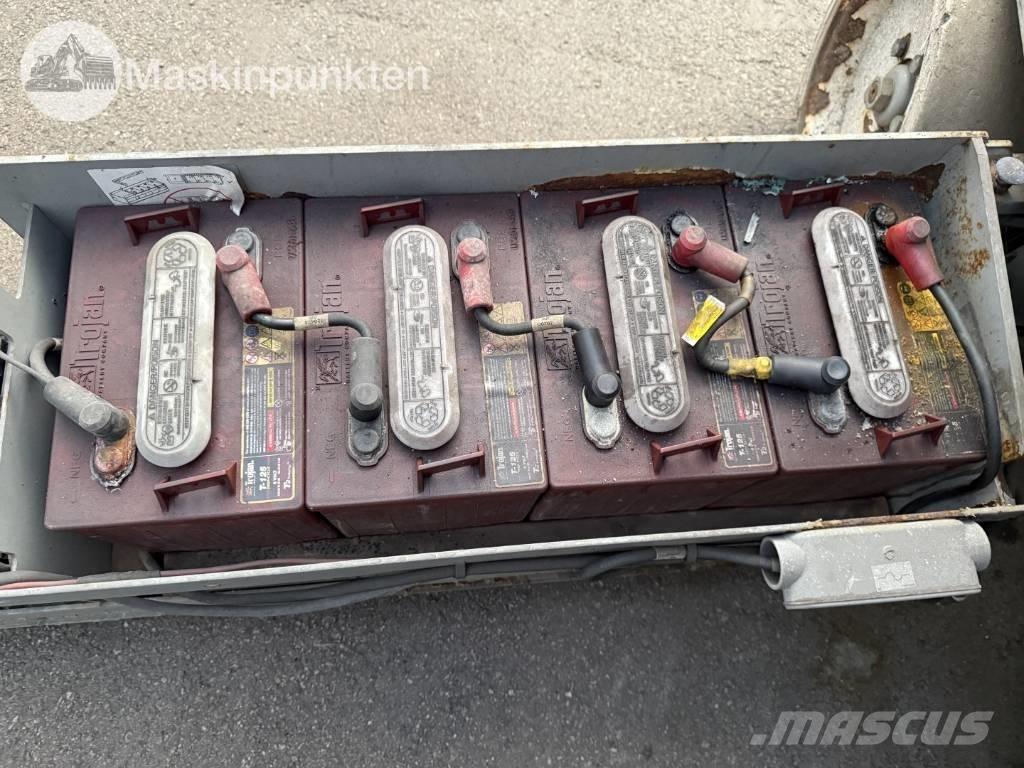 SkyJack SJ III 4626 رافعات مقصية الشكل