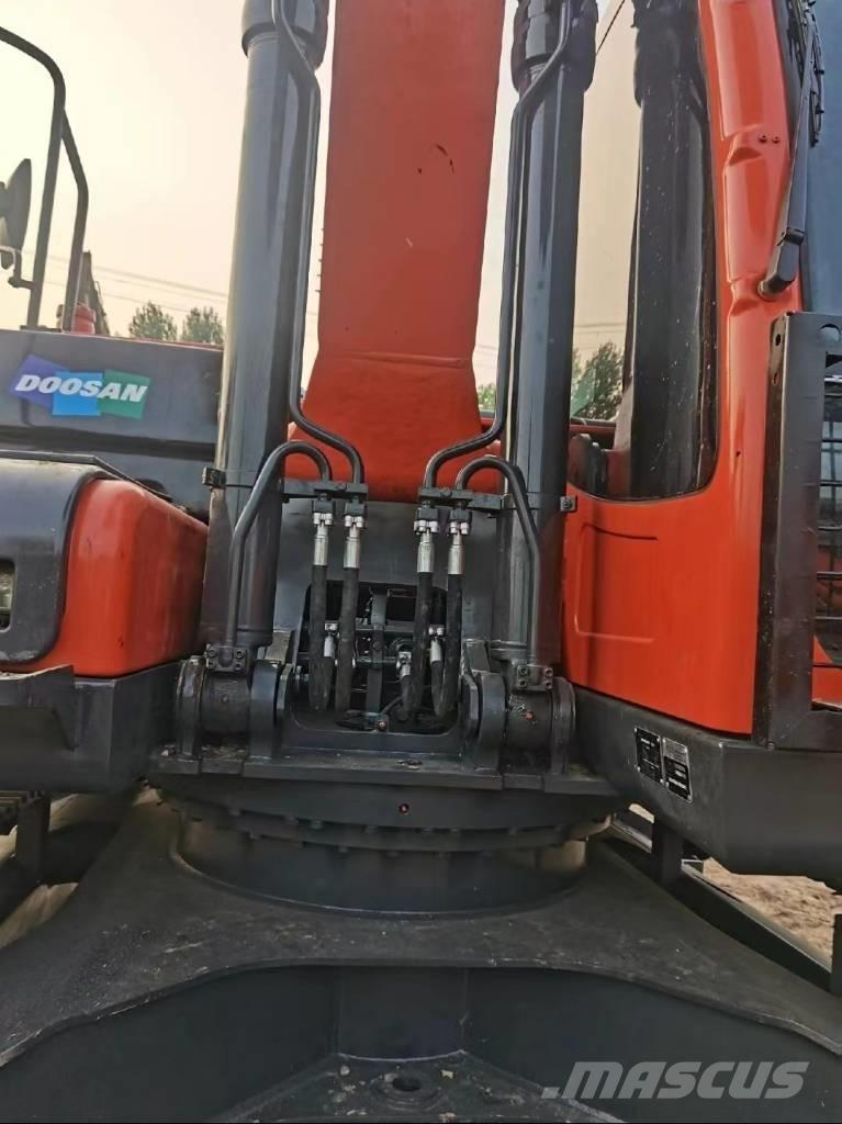 Doosan DX225 حفارات زحافة