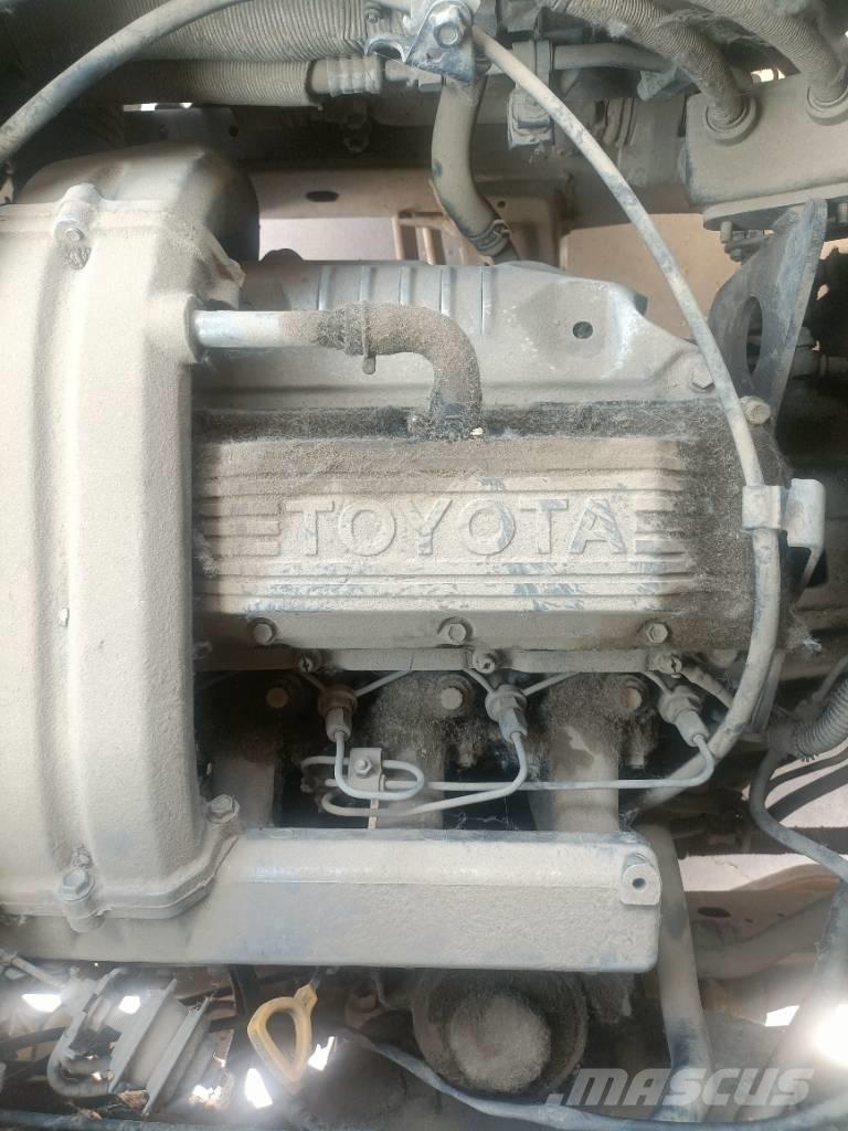 Toyota Coaster Bus حافلة صغيرة