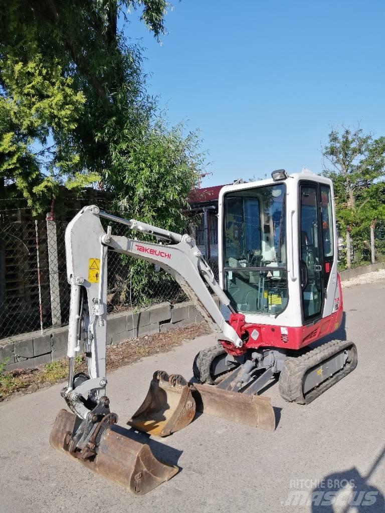 Takeuchi TB 216 حفارات صغيرة أقل من 7 طن (حفارات صغيرة)