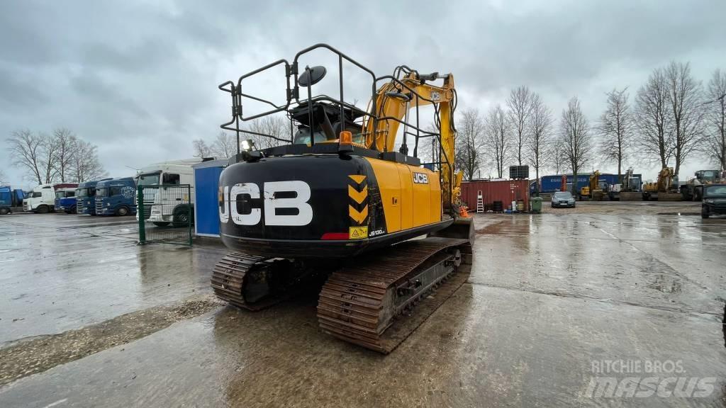 JCB JS 130 LC حفارات زحافة