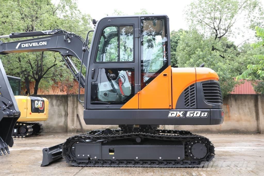 Develon DX 60 D حفارات بعجل