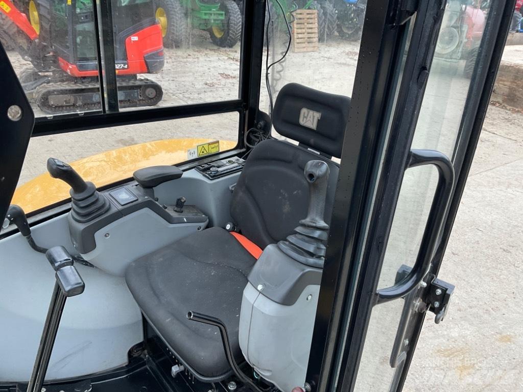 CAT 302.7 D CR حفارات صغيرة أقل من 7 طن (حفارات صغيرة)