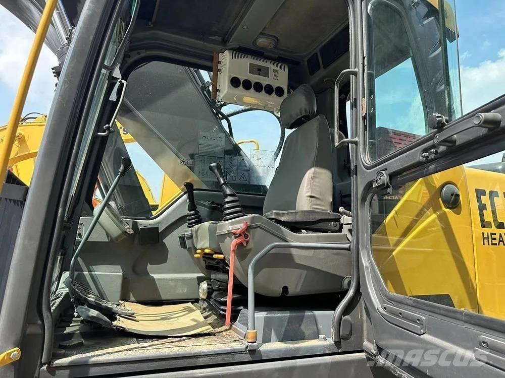 Volvo EC240D حفارات زحافة