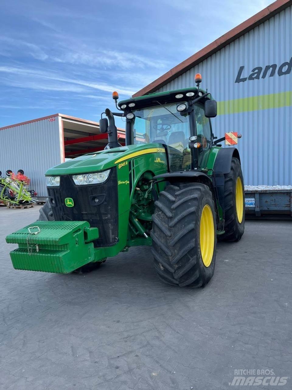 John Deere 8345R الجرارات