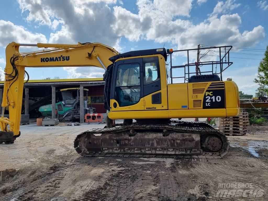 Komatsu PC 210-8 حفارات زحافة
