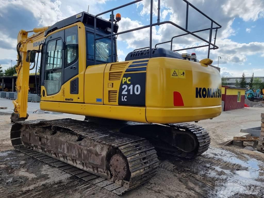 Komatsu PC 210-8 حفارات زحافة