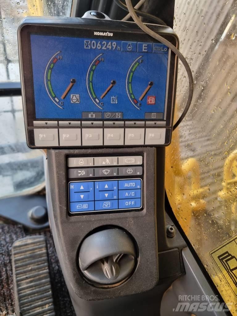 Komatsu PC 210-8 حفارات زحافة