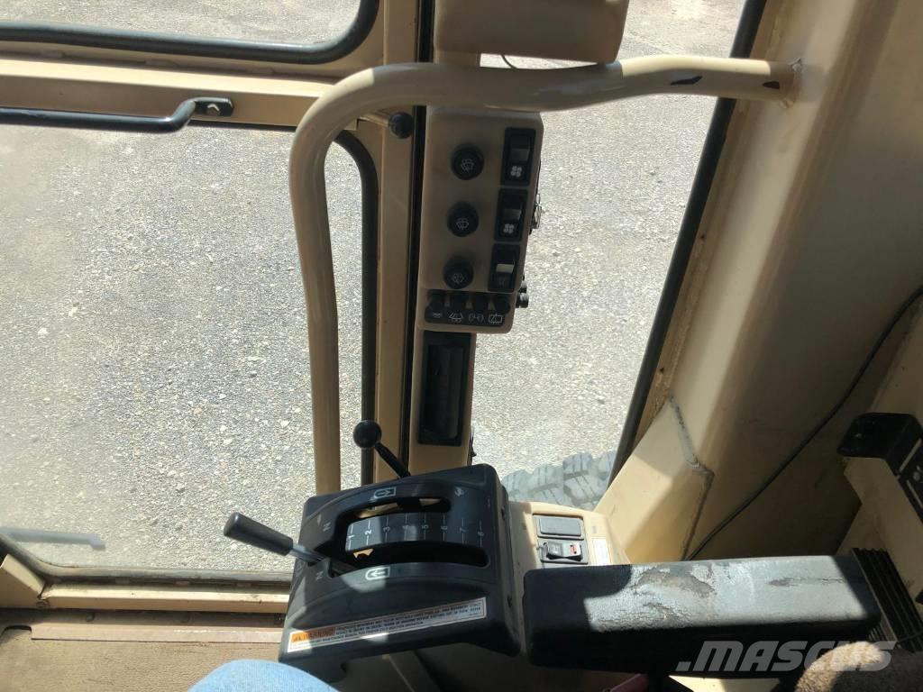 CAT 140 H معدات تمهيد الطرق