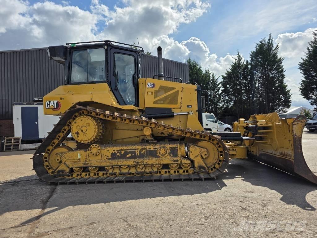 CAT D 5 LGP بلدوزرات مجنزرة