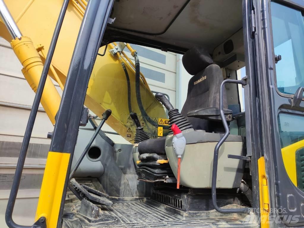 Komatsu PC 210 NLC-8 حفارات زحافة