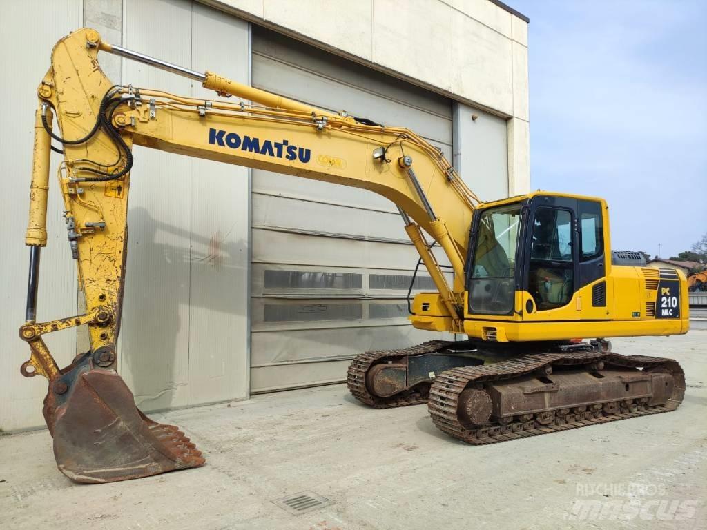 Komatsu PC 210 NLC-8 حفارات زحافة