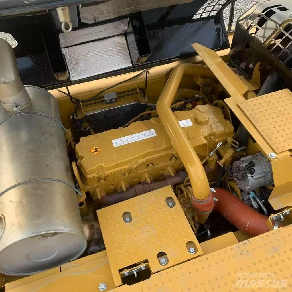 CAT 336 D حفارات زحافة