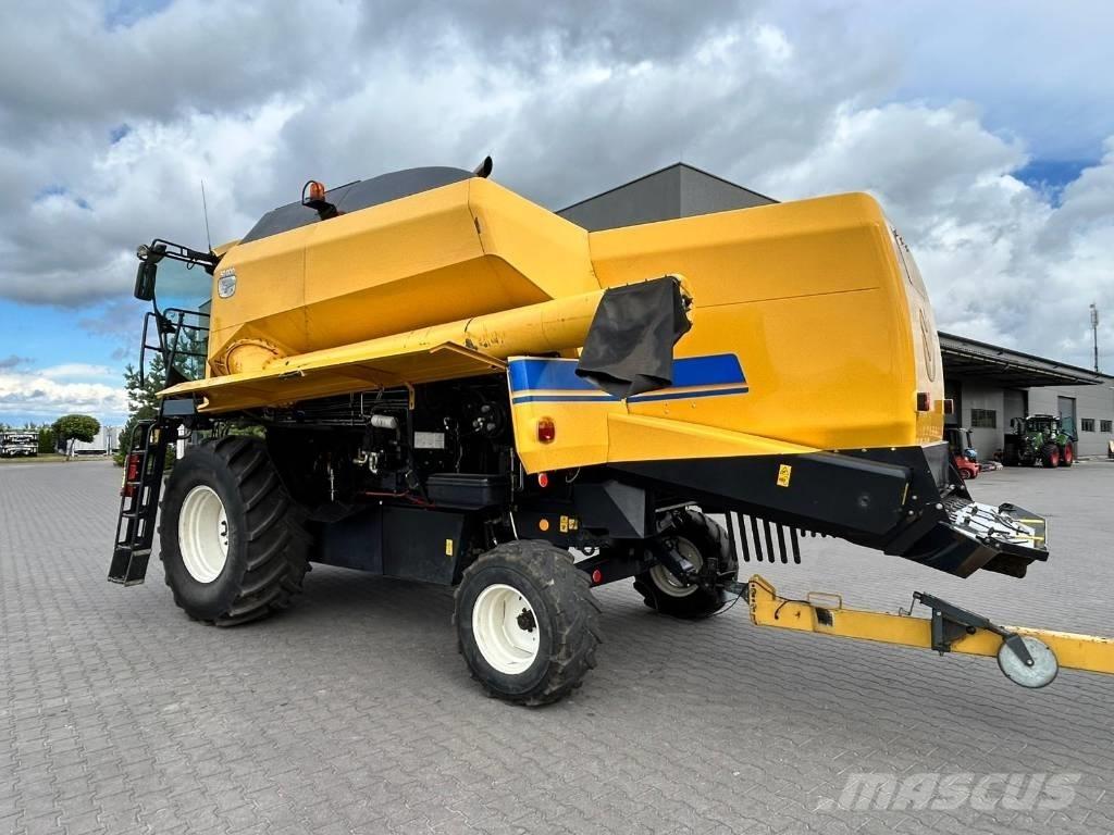 New Holland TC 5.80 حصادات