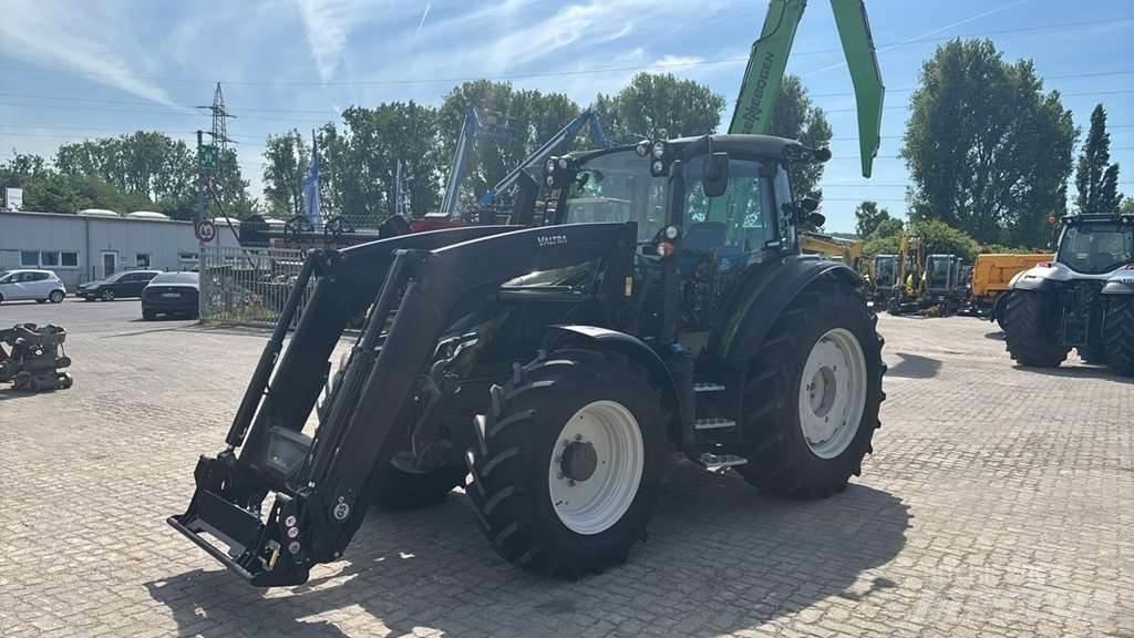 Valtra G135 الجرارات