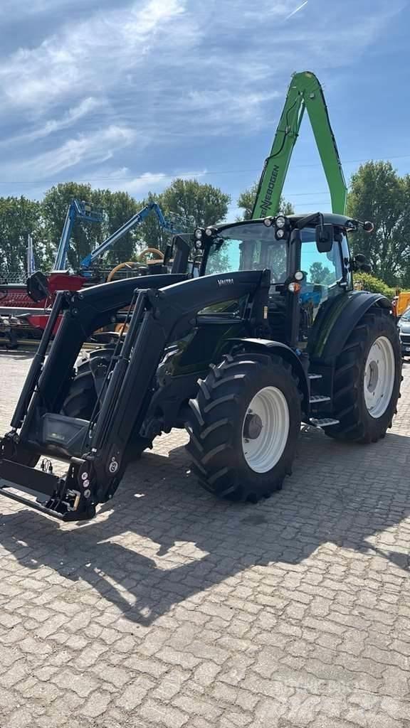 Valtra G135 الجرارات