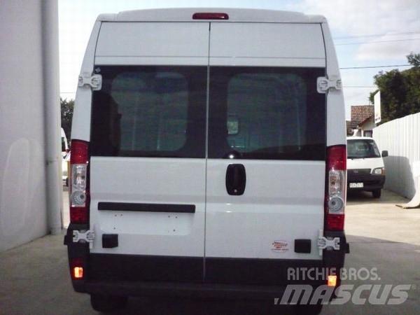 Fiat Ducato Lwbmed شاحنة مقفلة