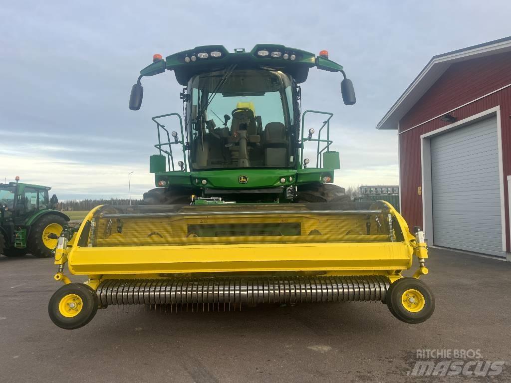 John Deere 9700i علافات ذاتية الدفع