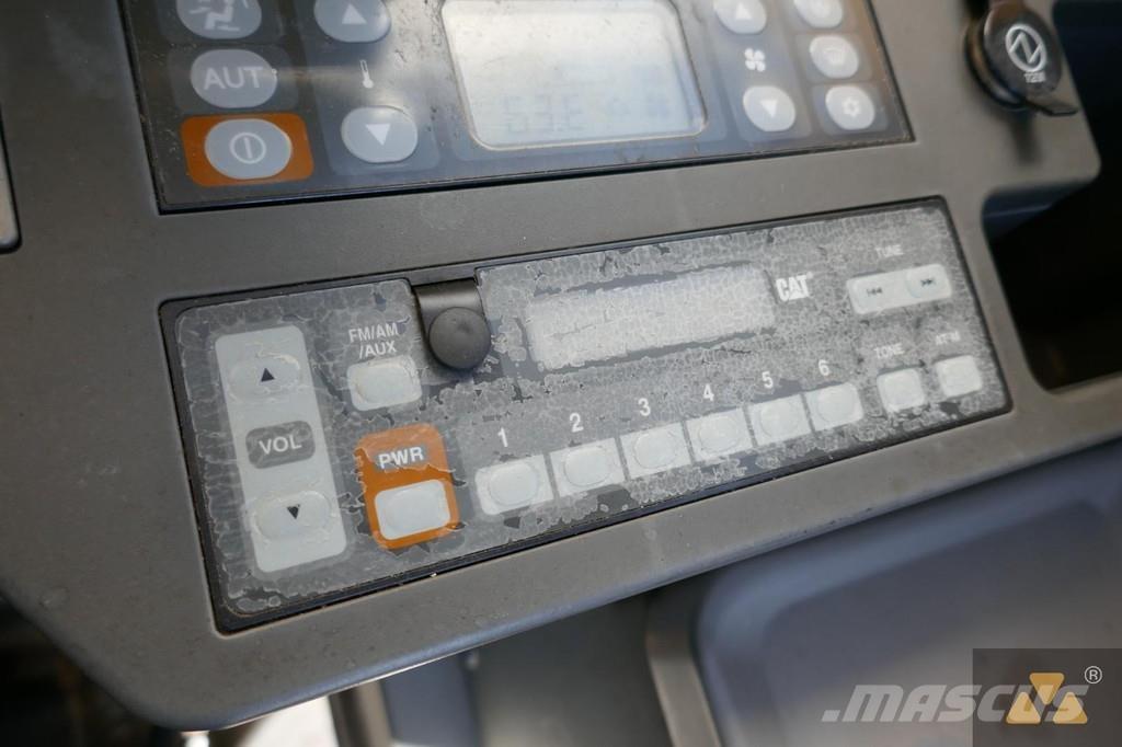 CAT 335F LCR حفارات زحافة