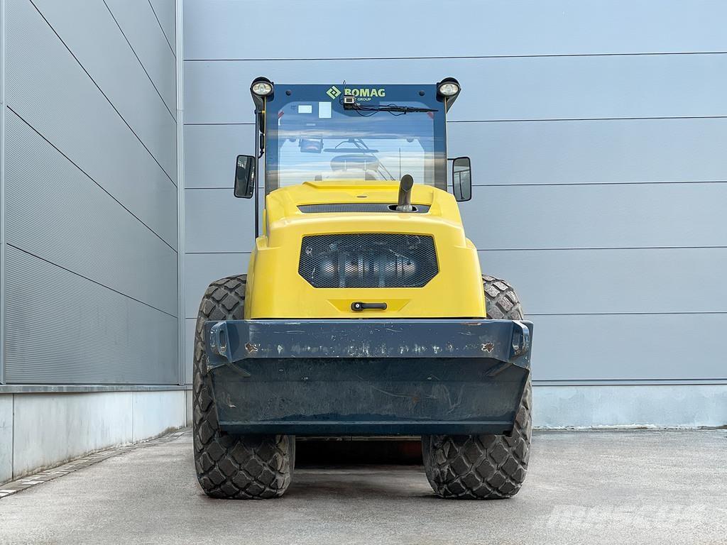 Bomag BW 216 D-5 مداحل أحادية الأسطوانة